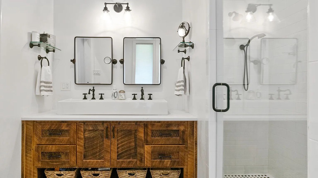 Photo of Bathroom in Grissom - Highland