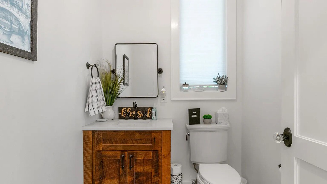 Photo of Bathroom in Grissom - Highland