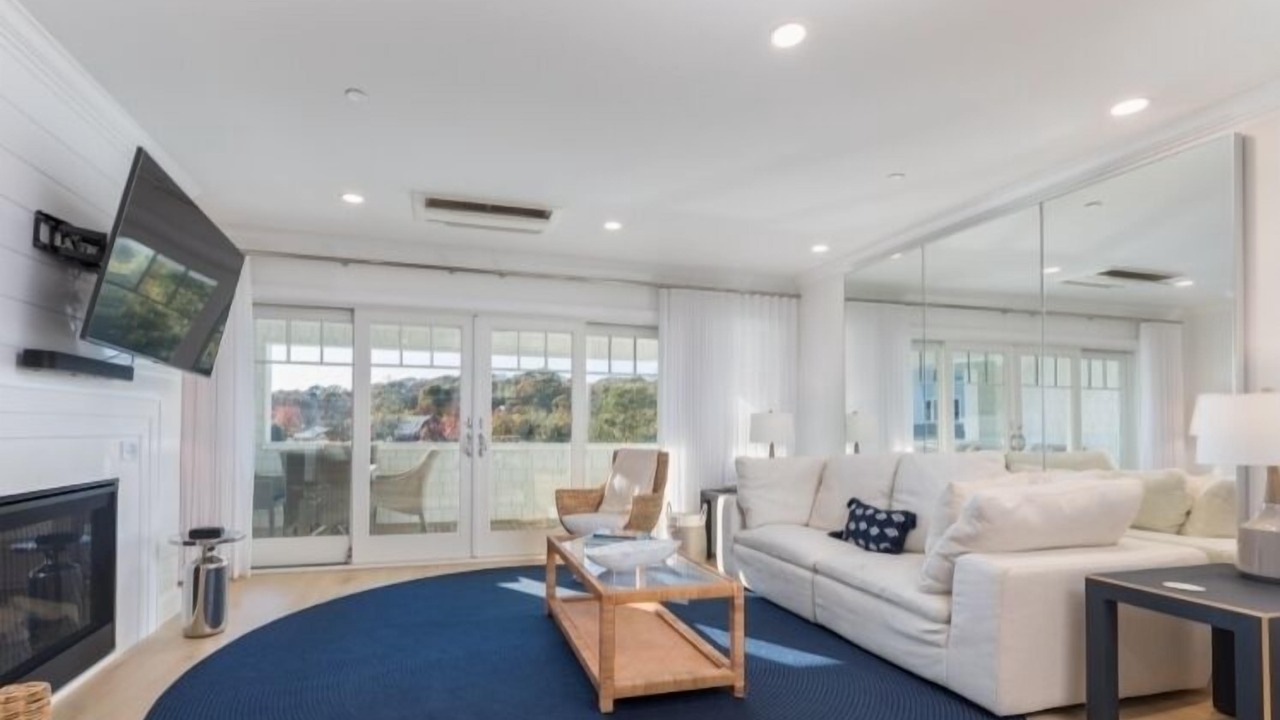 Photo of Livingroom in Hampton Bays