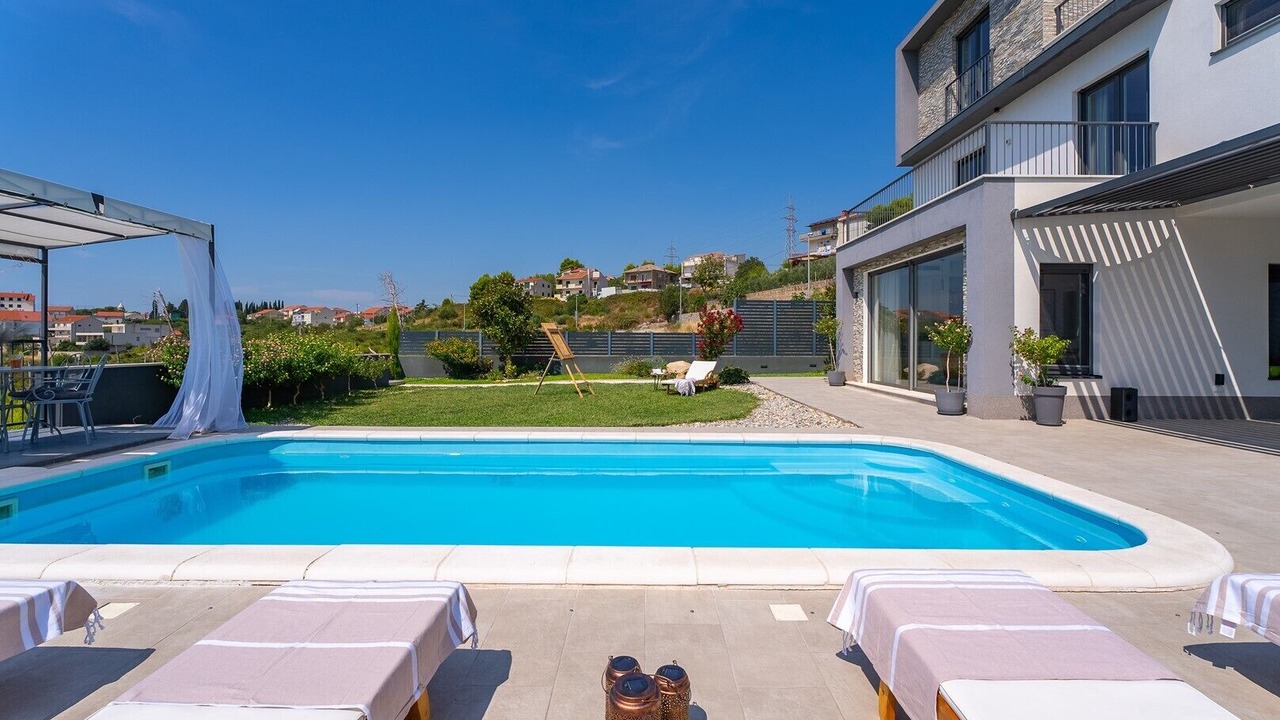 Photo of Outdoor in Mravince