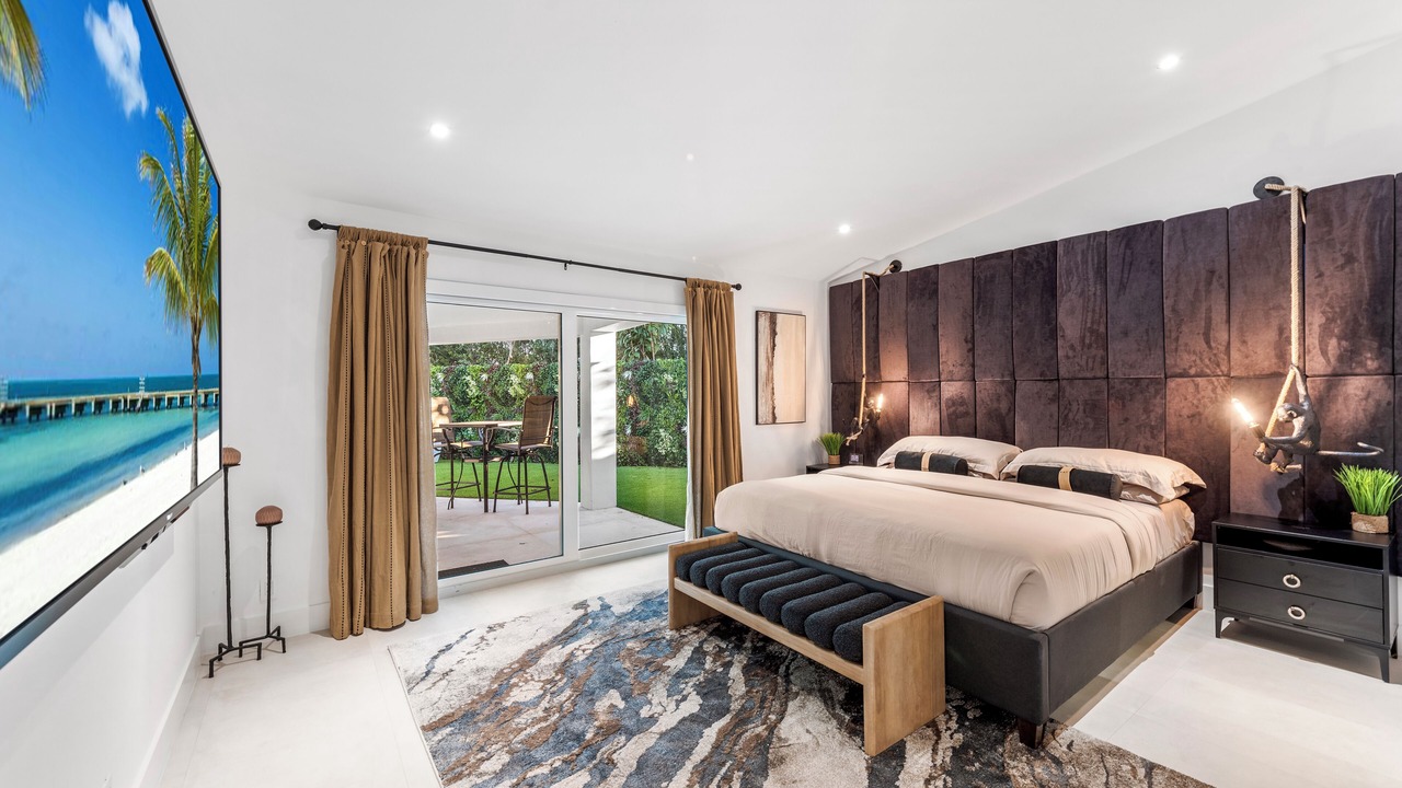 Photo of Bedroom in Lauderdale Isles