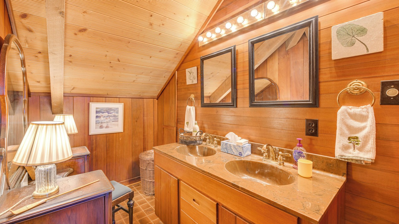 Photo of Bathroom in Deltaville