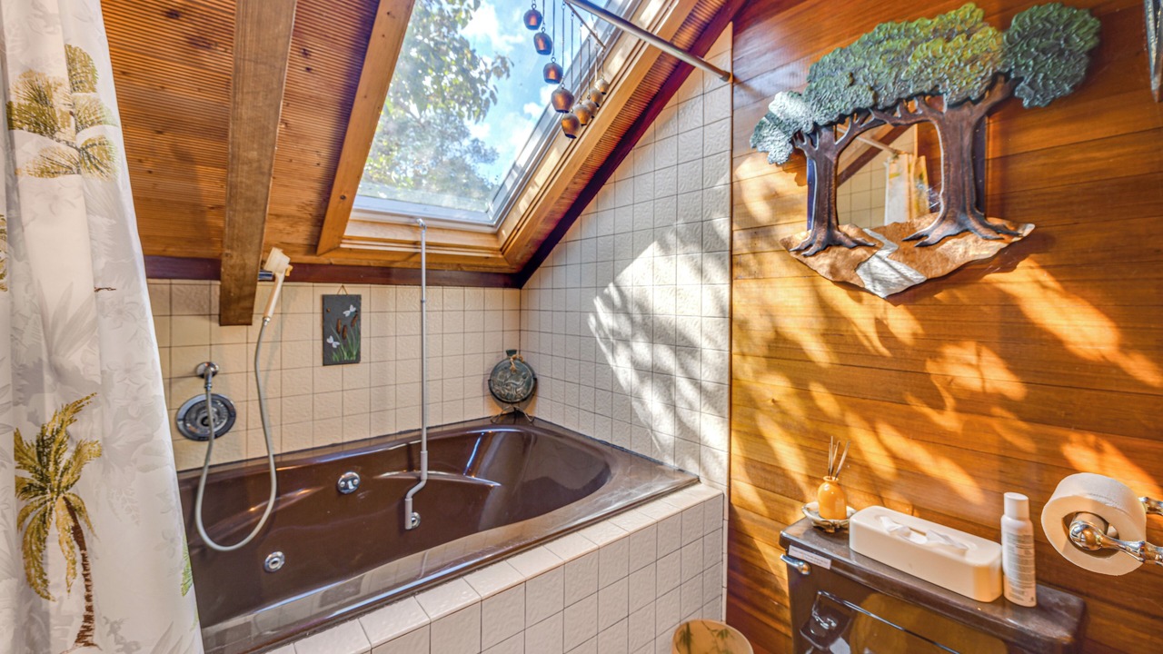 Photo of Bathroom in Deltaville