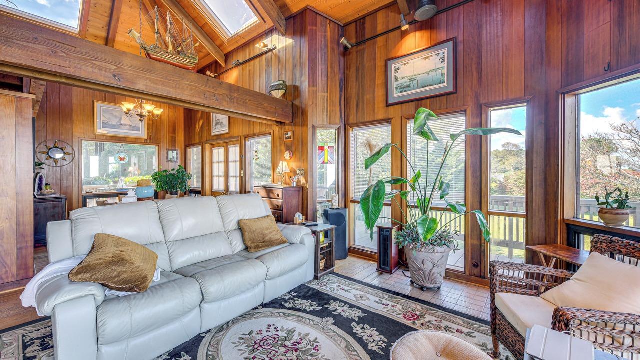 Photo of Livingroom in Deltaville
