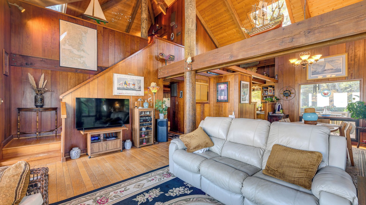 Photo of Livingroom in Deltaville