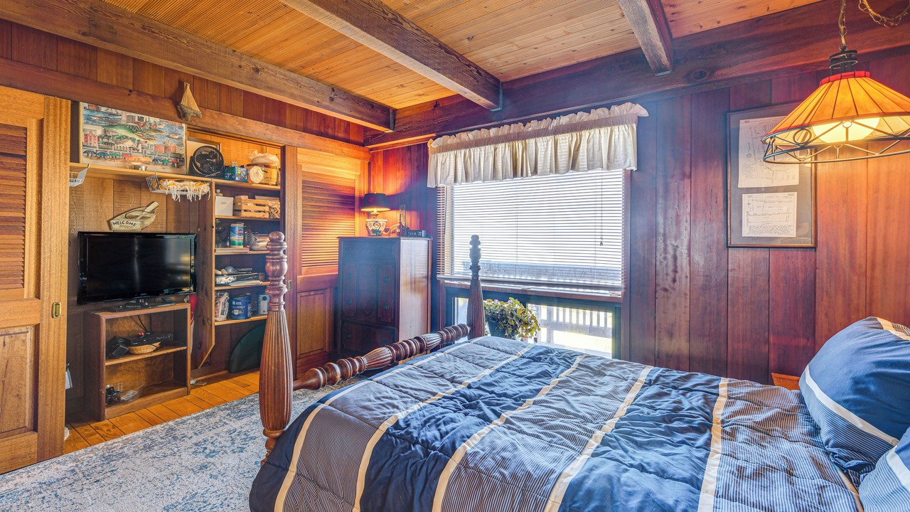 Photo of Bedroom in Deltaville