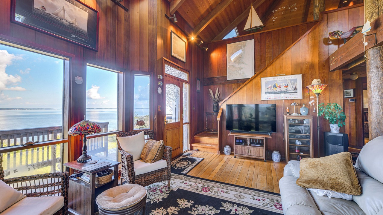 Photo of Livingroom in Deltaville
