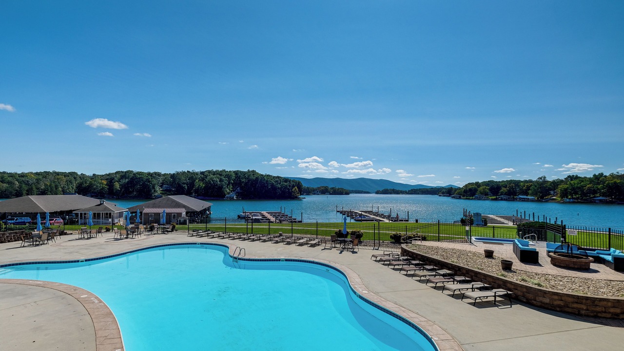 Photo of Others in Smith Mountain Lake