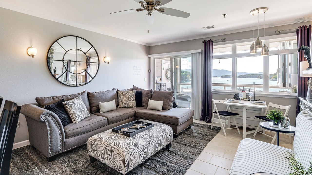 Photo of Livingroom in Smith Mountain Lake