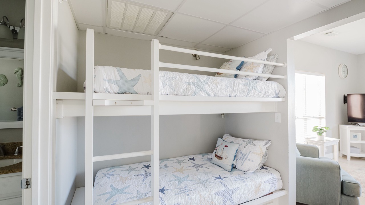 Photo of Bedroom in Crystal Shores