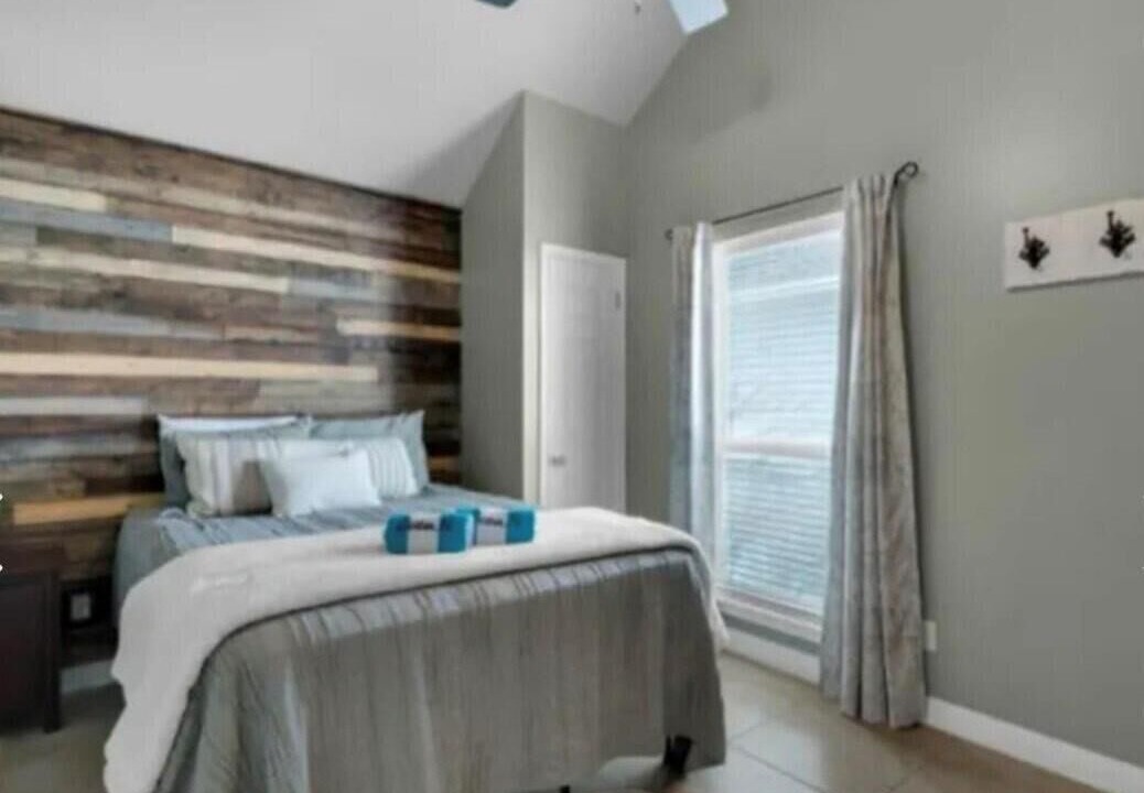 Photo of Bedroom in Crystal Shores