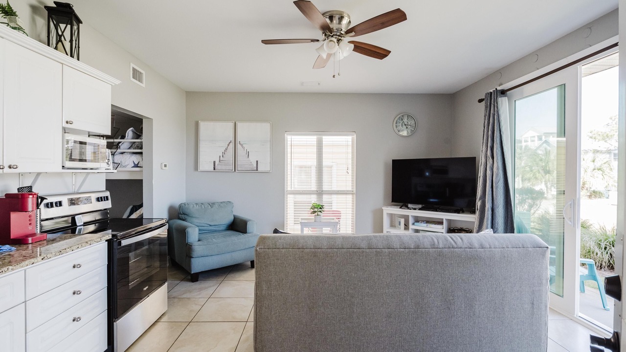 Photo of Livingroom in Crystal Shores