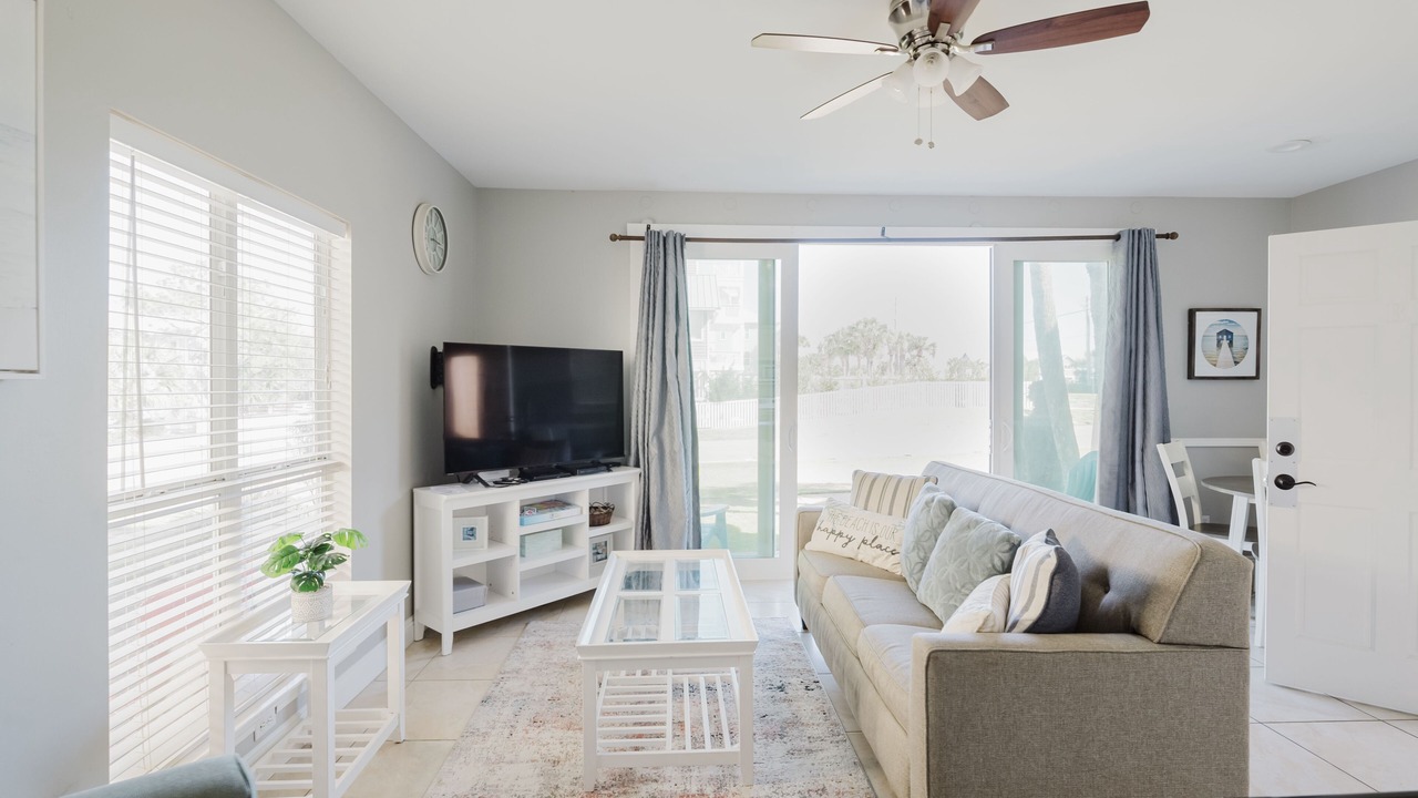 Photo of Livingroom in Crystal Shores
