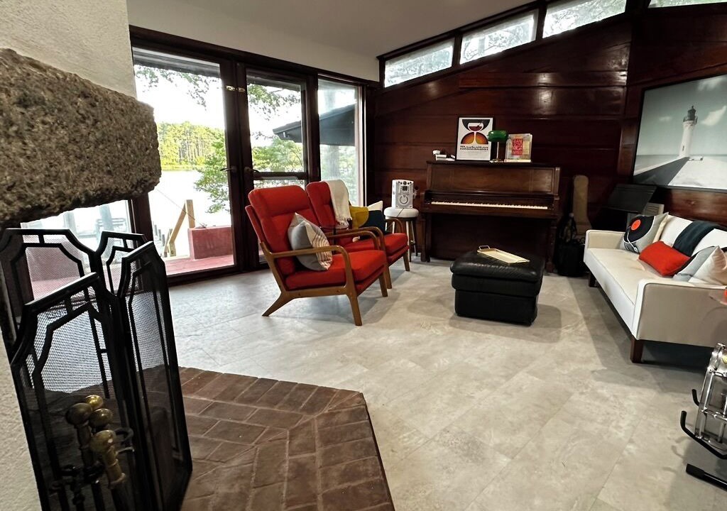 Photo of Livingroom in Davis Wharf