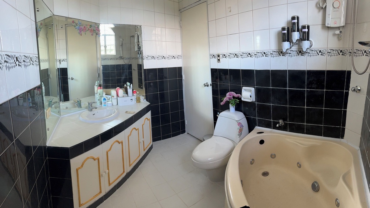 Photo of Bathroom in Las Pinas