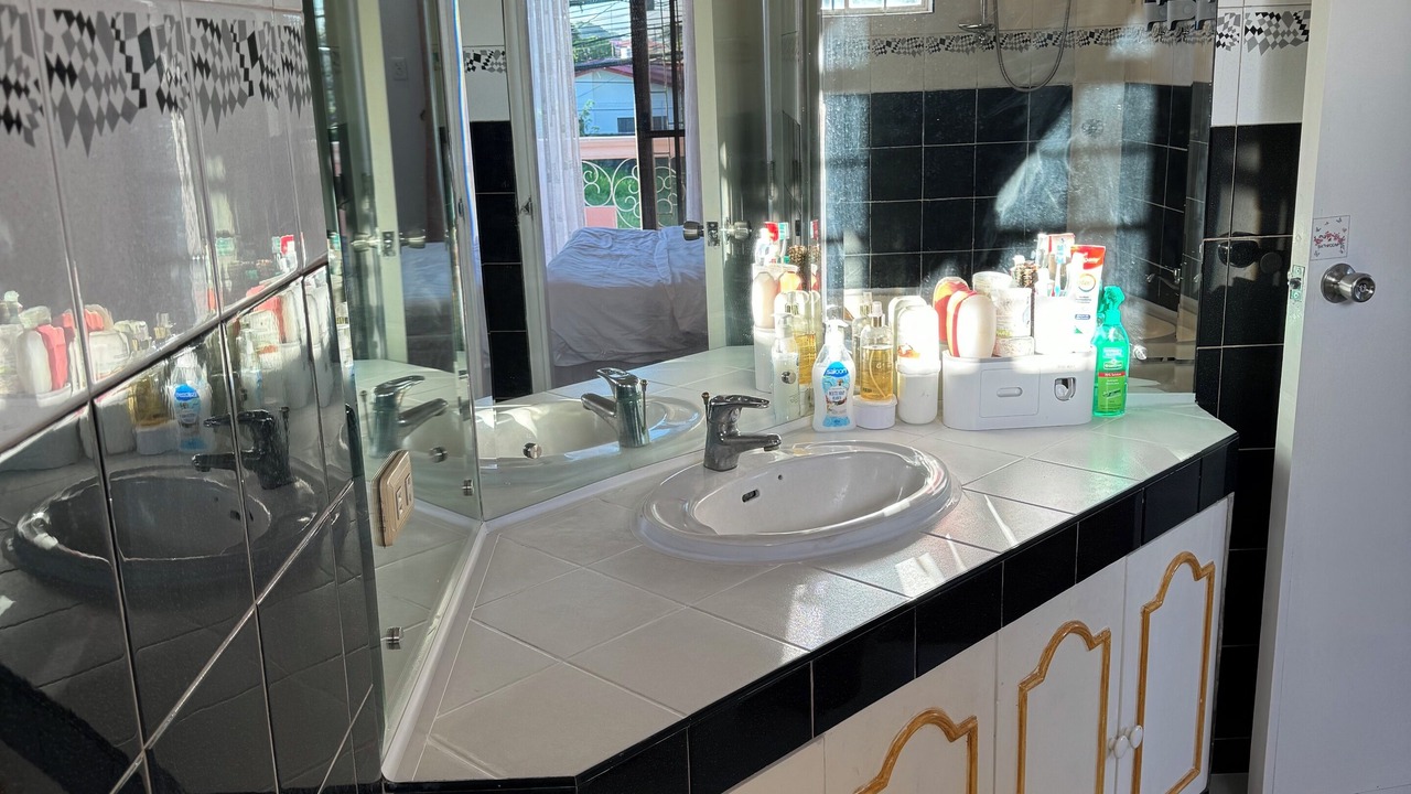 Photo of Bathroom in Las Pinas