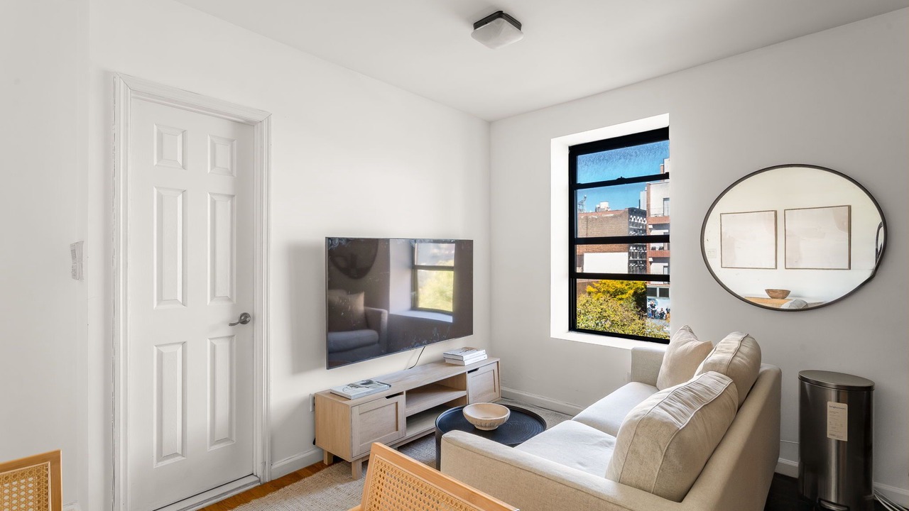 Photo of Livingroom in Chinatown