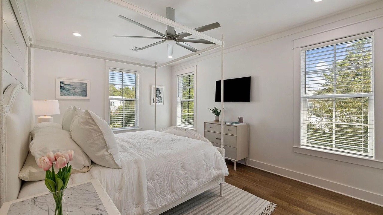 Photo of Bedroom in Seacrest