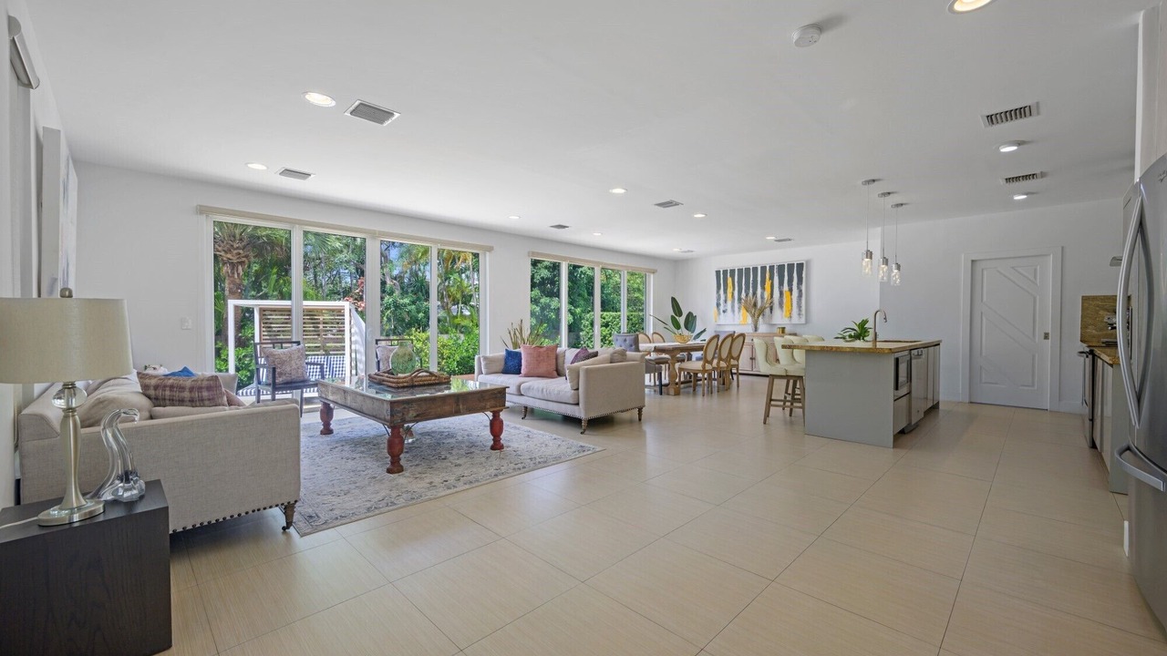 Photo of Livingroom in North Bay Village