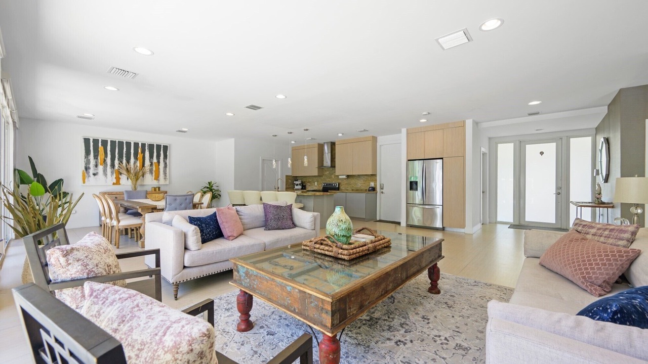 Photo of Livingroom in North Bay Village