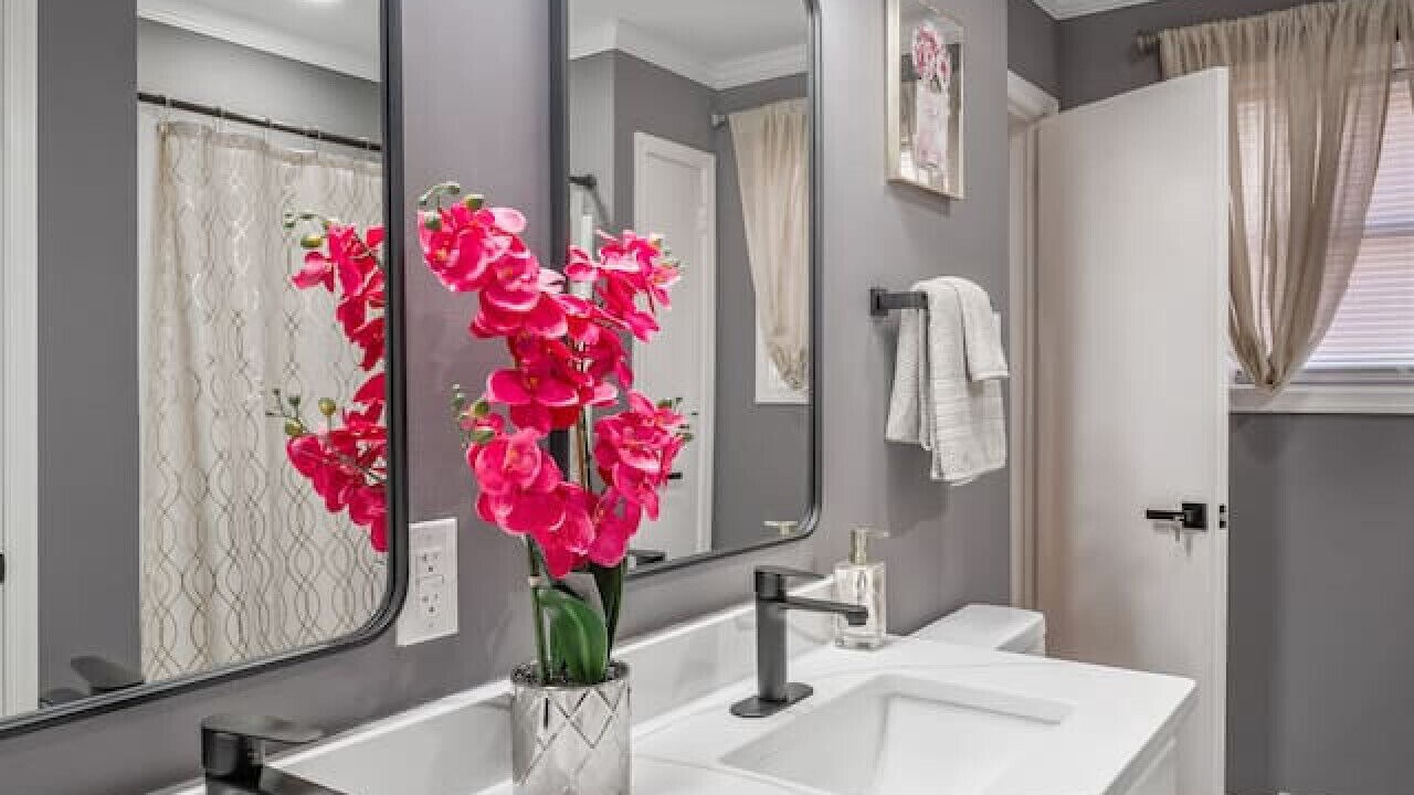 Photo of Bathroom in Chesterfield Court House