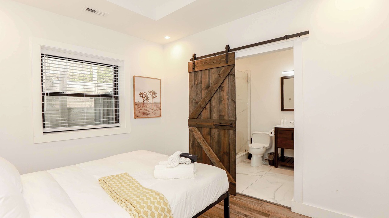 Photo of Bedroom in Chic's Beach