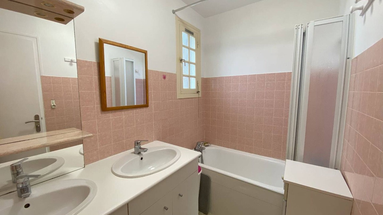 Photo of Bathroom in Tregastel