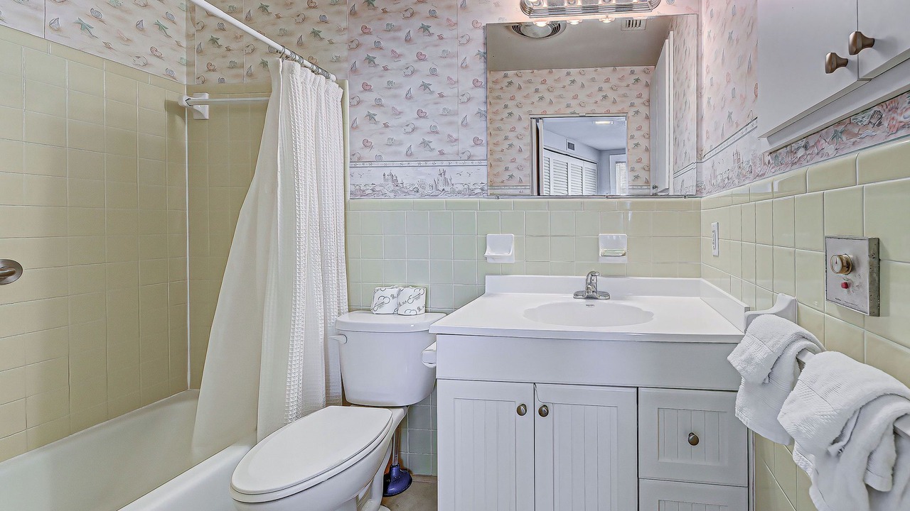 Photo of Bathroom in Golden Beach