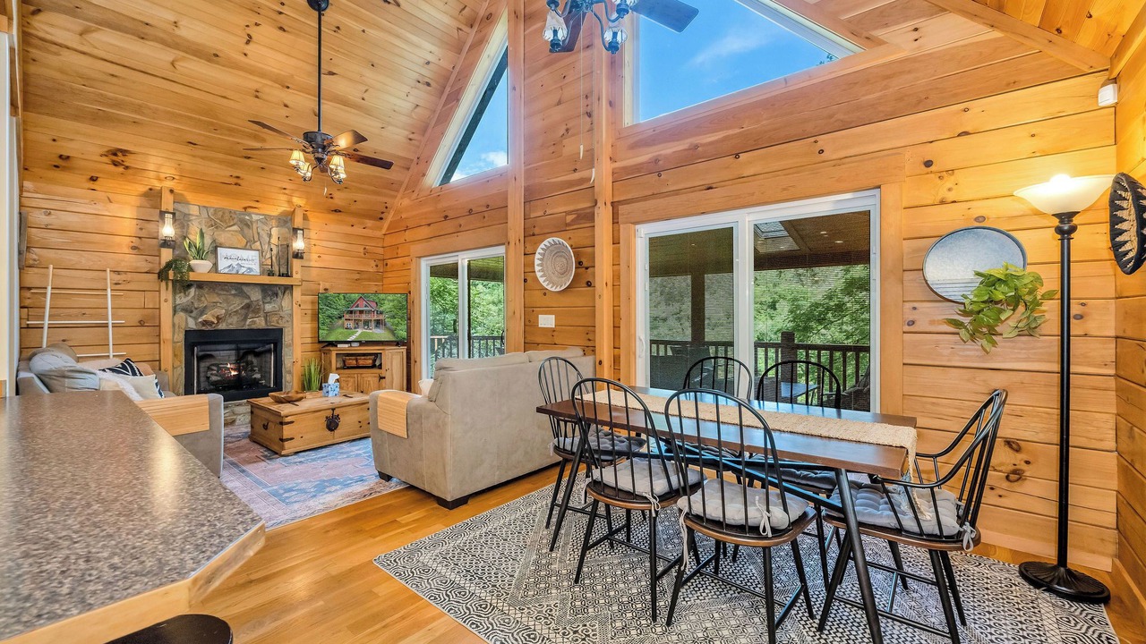 Photo of Livingroom in Grassy Creek