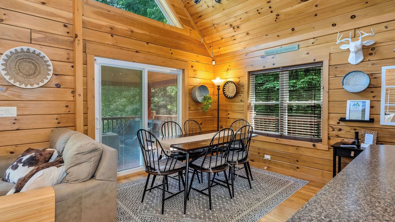 Photo of Livingroom in Grassy Creek