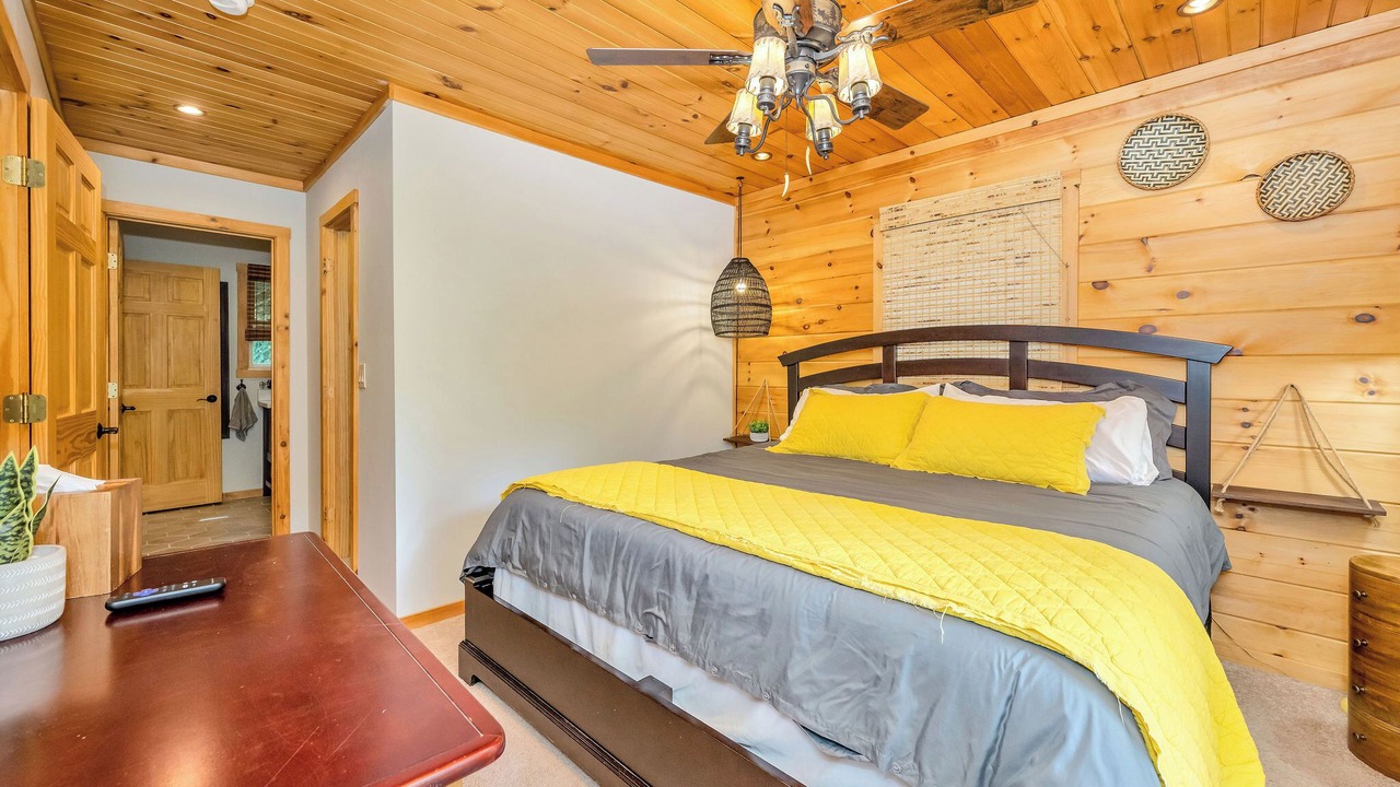 Photo of Bedroom in Grassy Creek