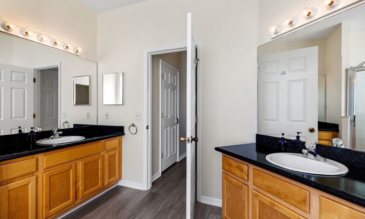 Photo of Bathroom in Bridgewater Crossing