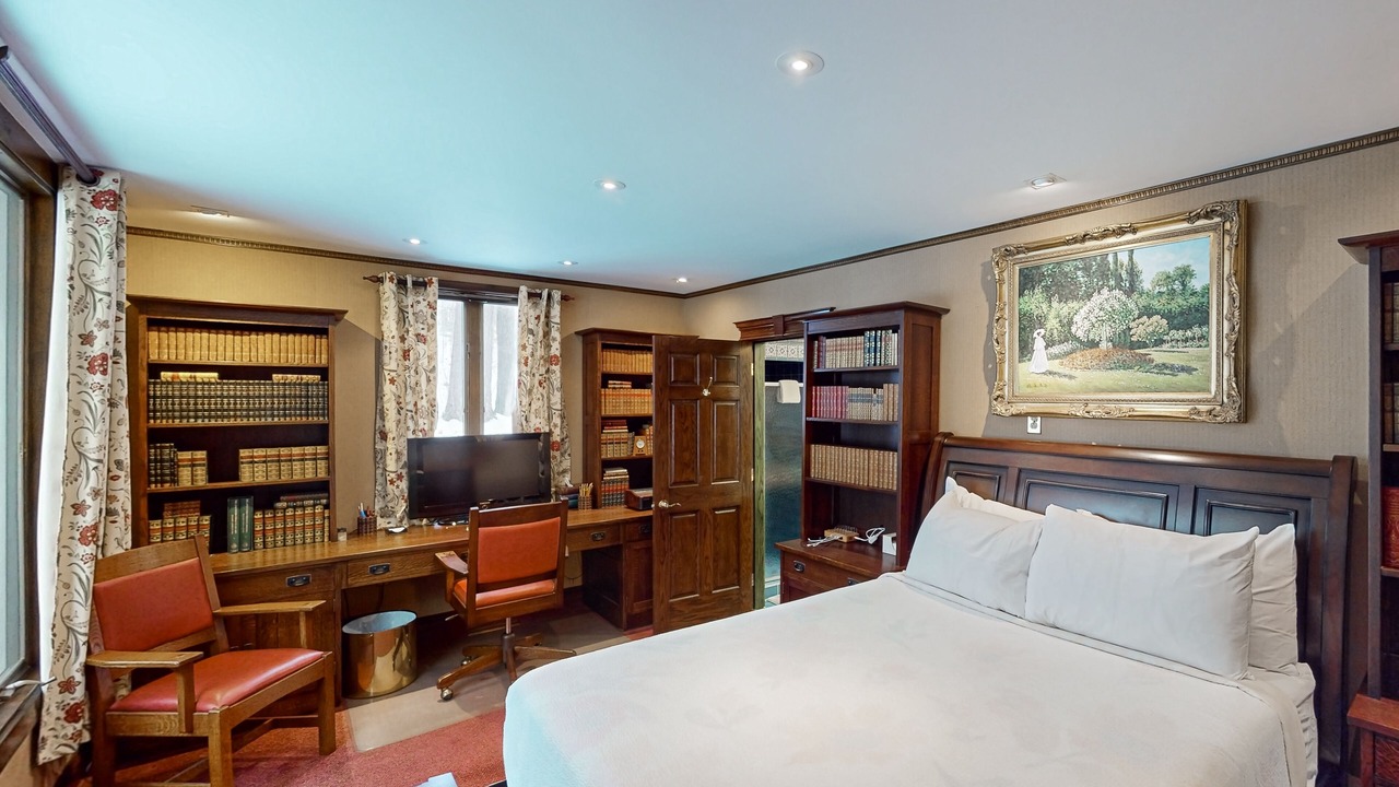 Photo of Bedroom in Bath