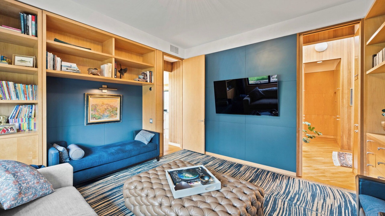Photo of Livingroom in Suffolk County