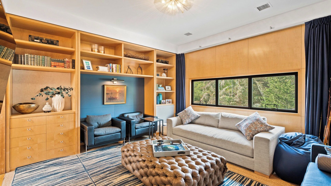 Photo of Livingroom in Suffolk County