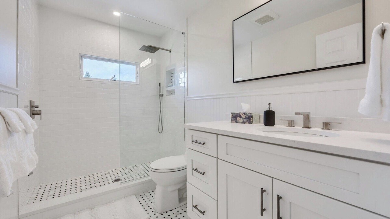 Photo of Bathroom in Aquebogue