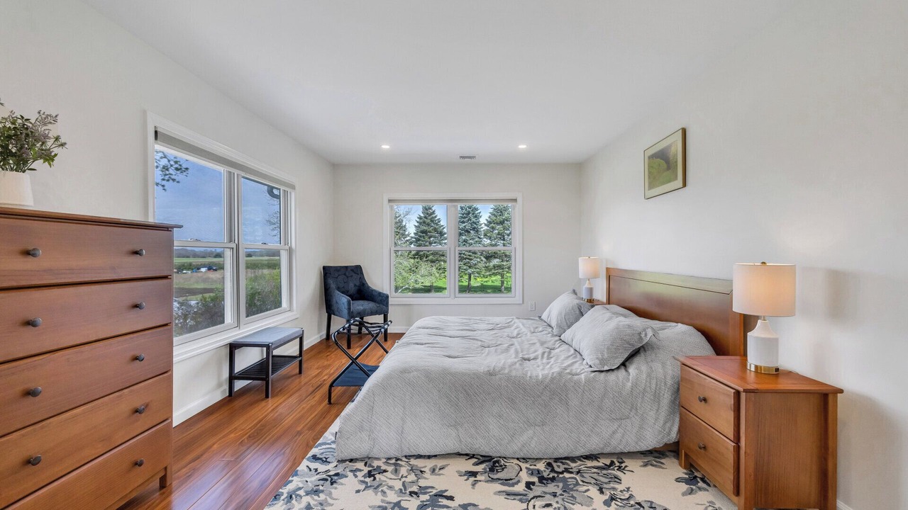 Photo of Bedroom in Aquebogue