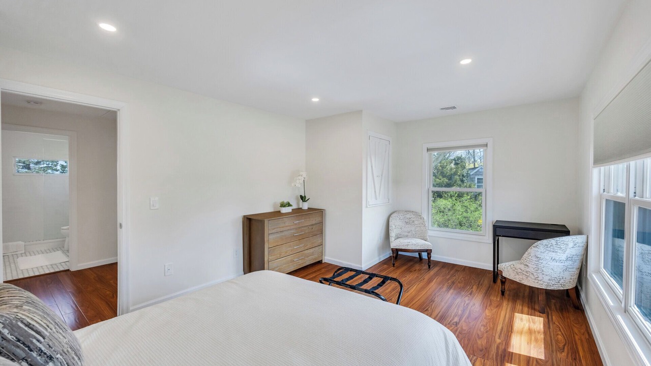 Photo of Bedroom in Aquebogue