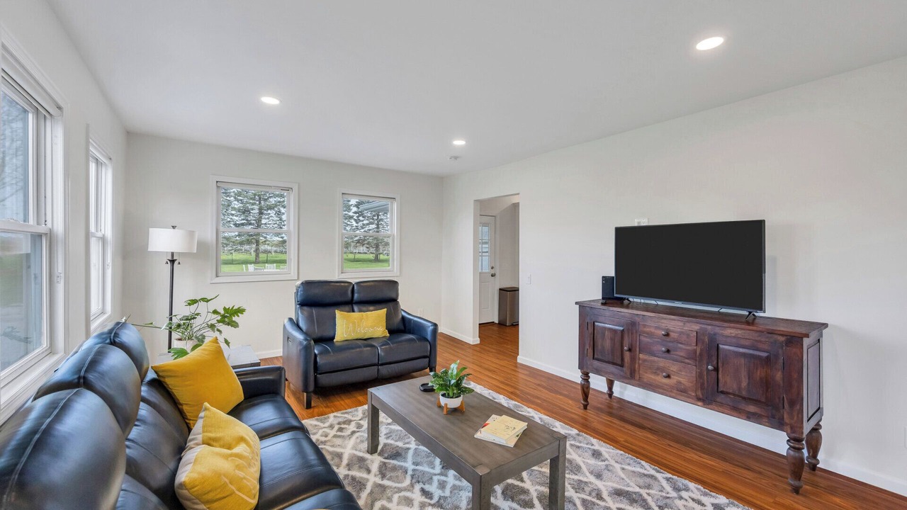Photo of Livingroom in Aquebogue