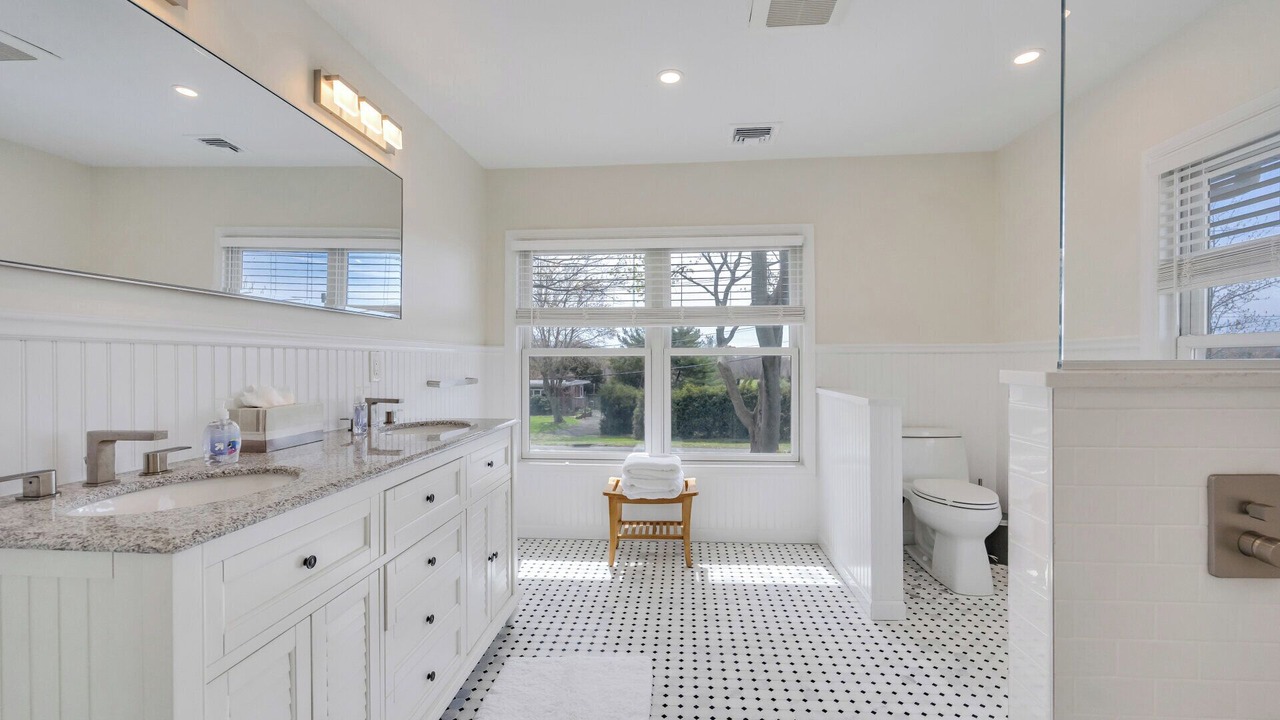 Photo of Bathroom in Aquebogue