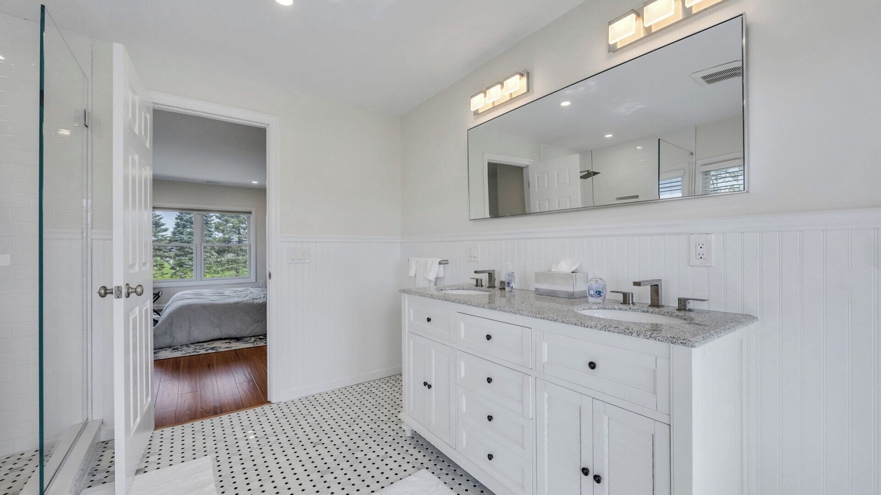Photo of Bathroom in Aquebogue