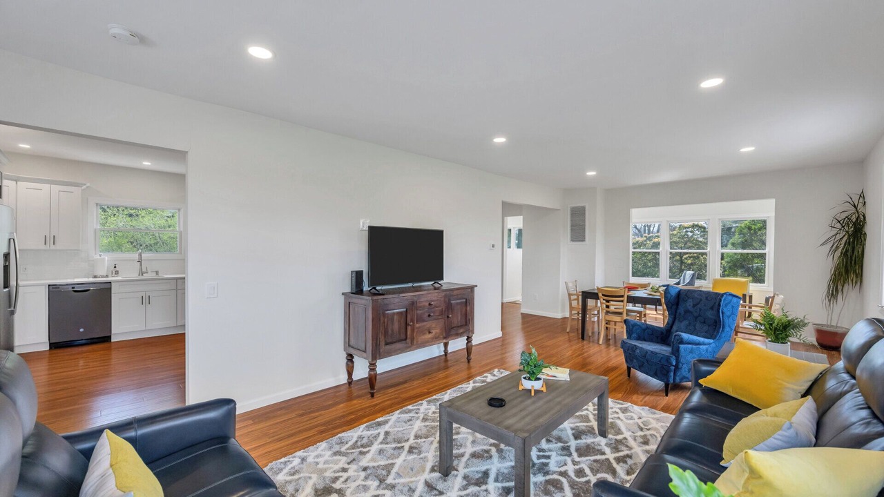 Photo of Livingroom in Aquebogue