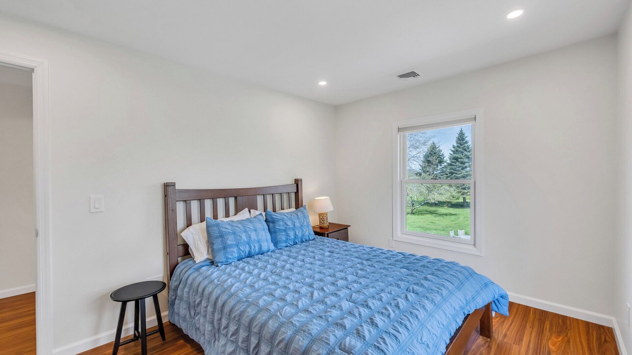 Photo of Bedroom in Aquebogue