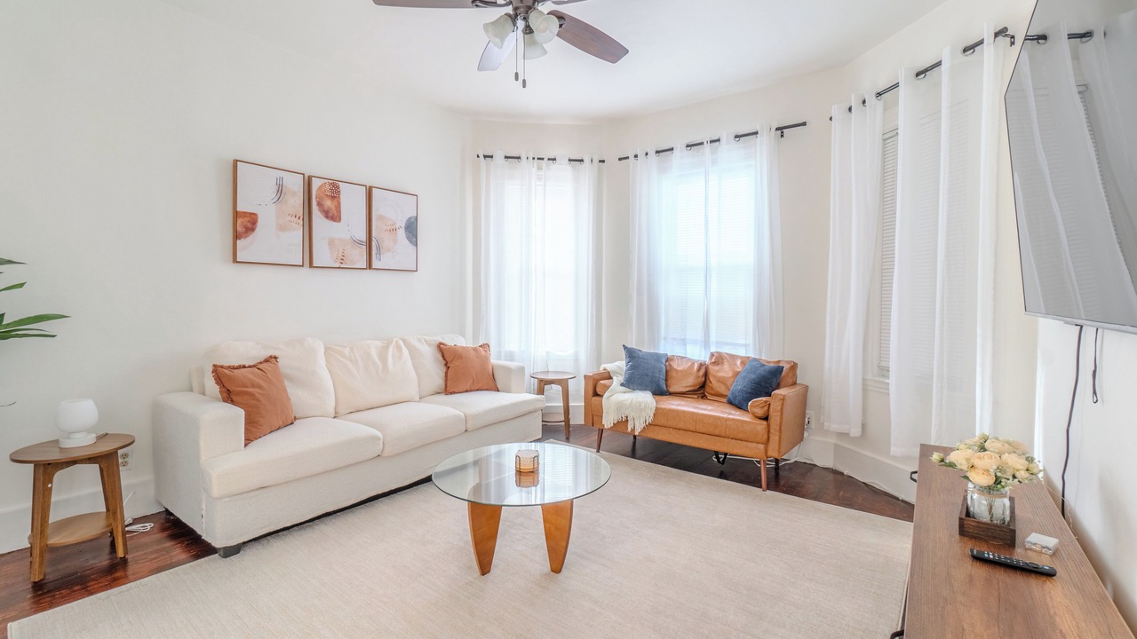 Photo of Livingroom in Somerville