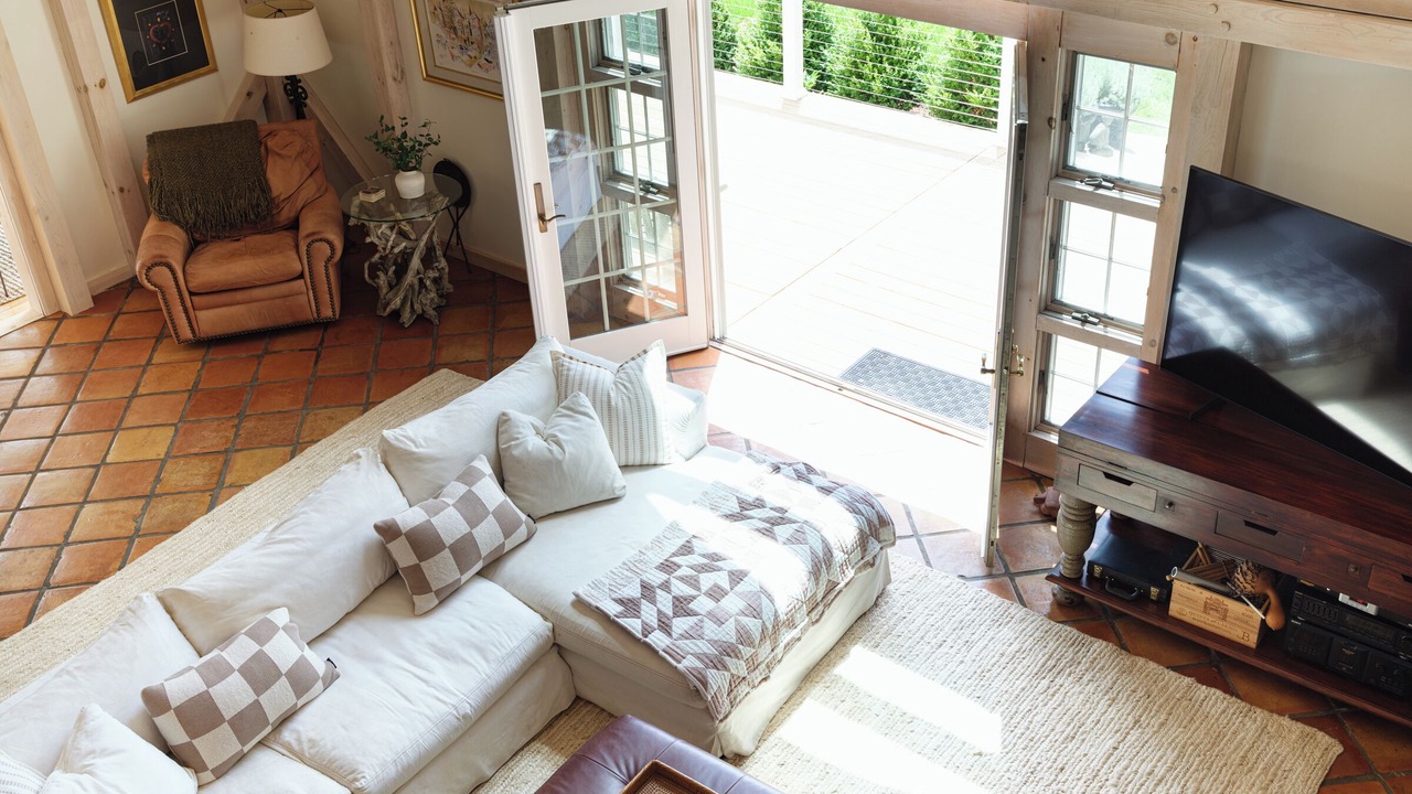 Photo of Livingroom in Canaan