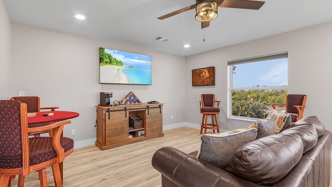Photo of Livingroom in Bokeelia