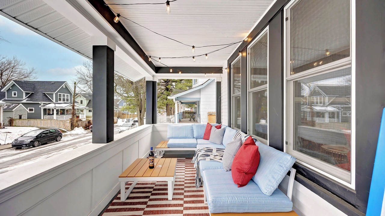 Photo of Patio Balcony in Fountain Square