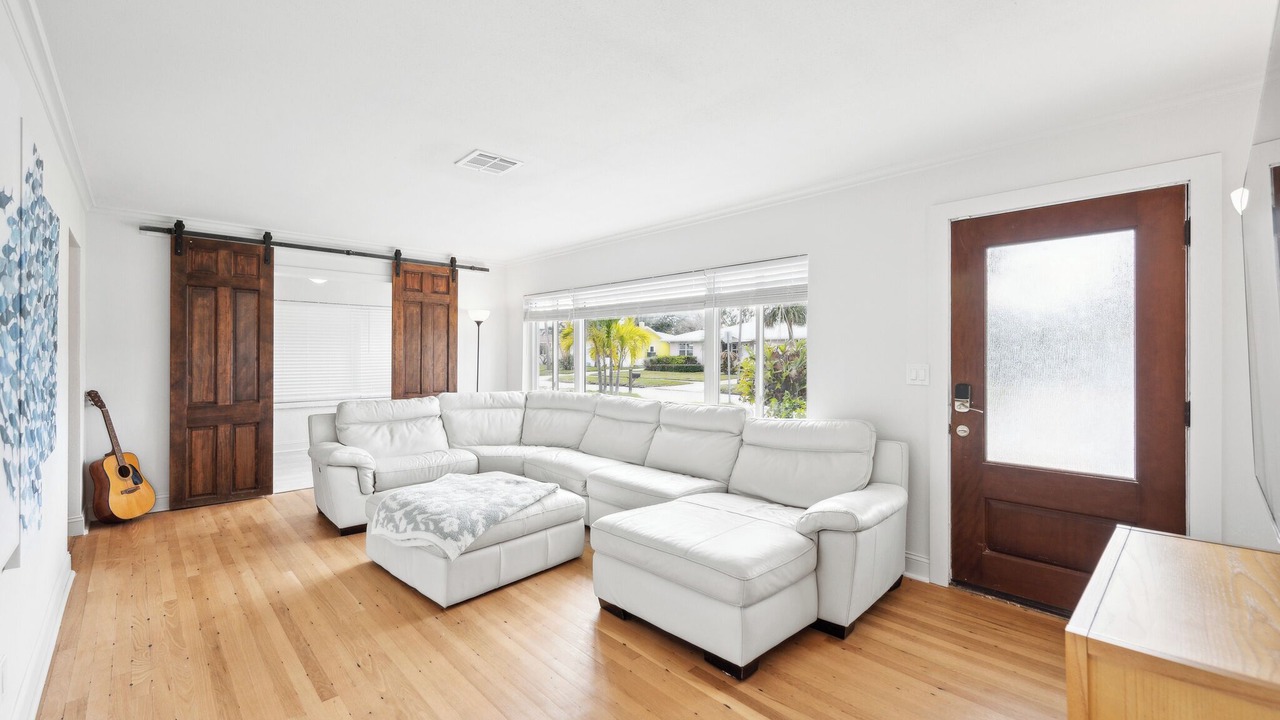 Photo of Livingroom in Bay Esplanade