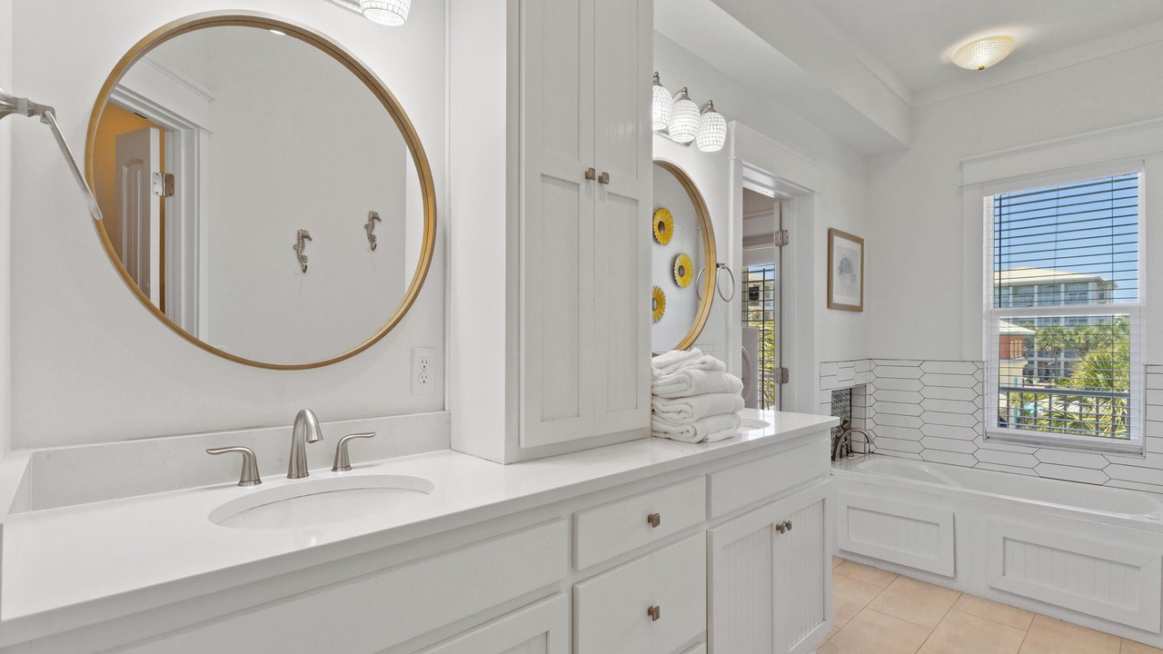 Photo of Bathroom in Treetop