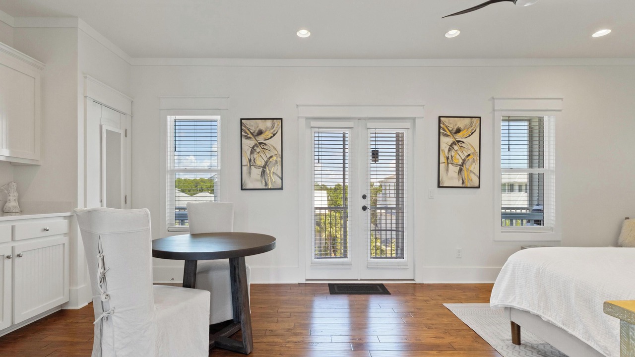 Photo of Patio Balcony in Treetop